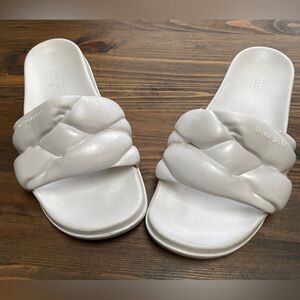LEMON JELLY WHITE SLIDES SIZE 39
(8-8.5)